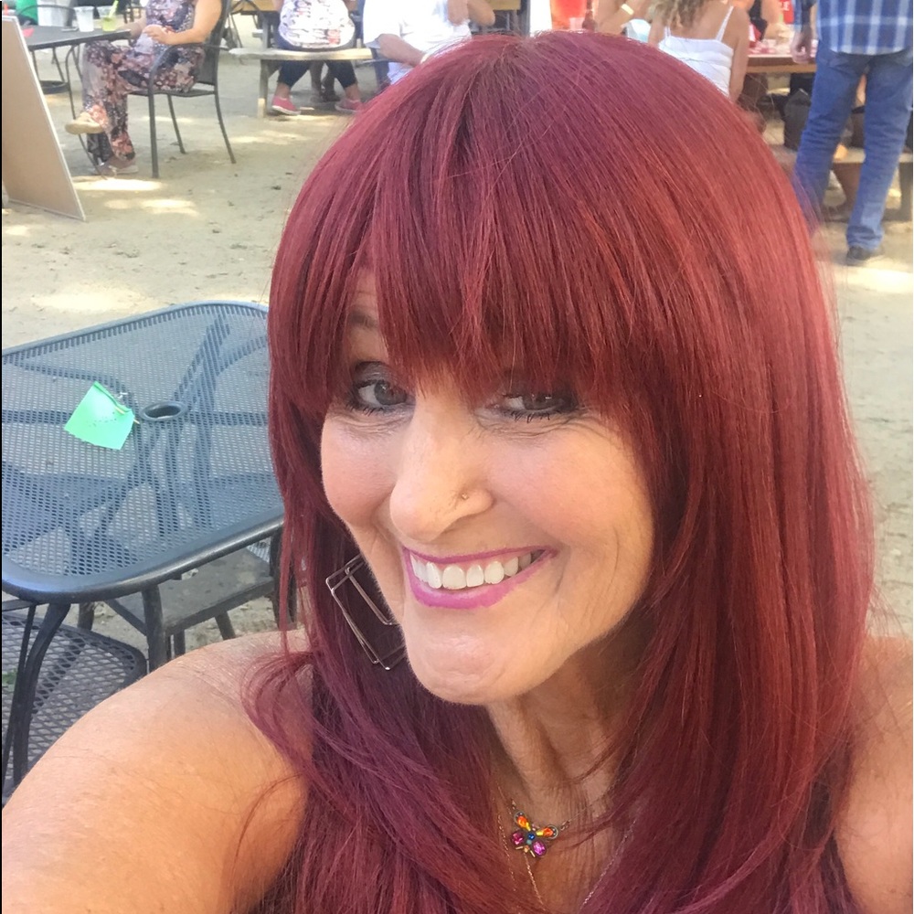 Meet your Posher, Leslie